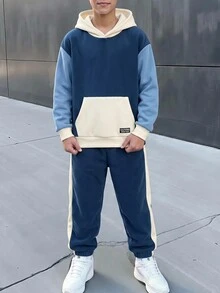 SHEIN Bộ 2 món cho bé trai tuổi tween: áo hoodie chui đầu dệt kim mềm, tay dài, phối màu tương phản, đính nhãn trang trí, kèm quần dài lưng thun, vải nỉ chải lông dày, phong cách ấm áp phù hợp cho mùa đông - Màu xanh lam - Xem 7