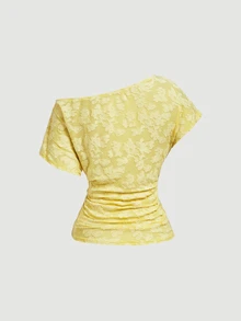 SHEIN MOD 時尚黃色不對稱領口女款上衣，花卉紋理與側邊抓褶設計，黃色蕾絲上衣，微露肩針織上衣 - 淡黃色 - 查看 4