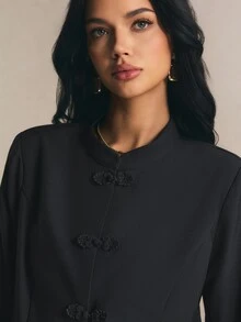 Poéselle 女款黑色立領西裝外套，復古中式盤扣修身西裝，時尚修身正式通勤外套 - 黑色 - 查看 6