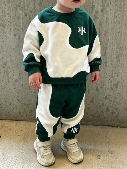 SHEIN 2pcs Young Boy Cool Graphic & Personalized Geometric Fashion Print Crew Neck Sweatshirt And Joggers Set, Suitable For Holiday Parties, Spring/Autumn/Winter, Comfortable And Easy To Wear, Autumn First Choice, Fashion Casual Wear, Autumn/Winter Streetwear, Outing Casual Outfit, Back To School Party, Suitable For Outdoor