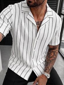 Manfinity CasualCool 男士領度假襯衫，經典復古鉤編條紋短袖襯衫，中性寬鬆黑白條紋襯衫 - 黑與白 - 查看 1