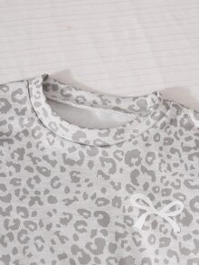 SHEIN Elladie kids 熱銷秋季女童 4-7 歲灰色豹紋蝴蝶結運動衫套裝，長袖圓領運動衫配蝴蝶結裝飾側條紋長褲，INS 風格 - 灰色 - 查看 4