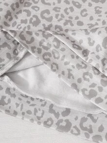 SHEIN Elladie kids 熱銷秋季女童 4-7 歲灰色豹紋蝴蝶結運動衫套裝，長袖圓領運動衫配蝴蝶結裝飾側條紋長褲，INS 風格 - 灰色 - 查看 5