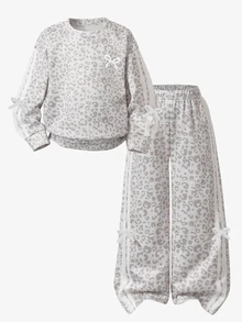 SHEIN Elladie kids 熱銷秋季女童 4-7 歲灰色豹紋蝴蝶結運動衫套裝，長袖圓領運動衫配蝴蝶結裝飾側條紋長褲，INS 風格 - 灰色 - 查看 3