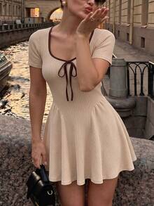 SHEIN LUNE CURVE Khaki & Brown Contrast Trim Square Neck Bow Knit Dress, Square Neckline Flattering Neckline And Slimming Face, Contrast Binding Soft And Youthful, Bow Tie Design Sweet And Lively, Waist-Cinching Short Cut Optimizing Proportions, Suitable For Daily Commute, Shopping, Dating And Gatherings - Khaki - View 4