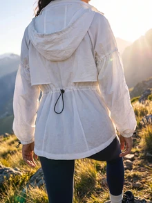 WanderVale جاكيت مطر خارجي بقلنسوة وخصر برباط سحب - أبيض - مشاهدة 5