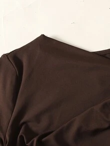 SHEIN Serisse Kids Tween女孩秋冬休閒法式優雅時尚棕色領結金屬花飾不對稱設計長袖收腰長洋裝，秋季出遊穿搭，適合返校與日常穿著 - 棕色 - 查看 7