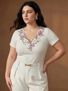 Anewsta Plus Size Women's Elegant French Romantic White Floral Embroidery Rhinestone V-Neck Short Sleeve Top For Office Ceremony - White - View 4