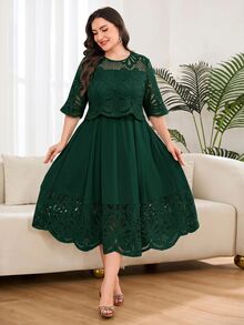 Reflora Gaun Elegan Lengan Pendek Leher Bulat dengan Bordir Berongga untuk Wanita Ukuran Plus - Dark Green - View 4