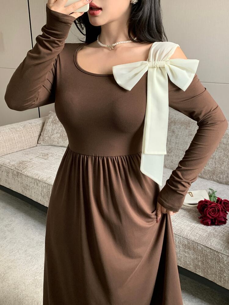 Modelyn 女款優雅可愛浪漫棕色條紋露肩洋裝，配對比蕾絲與蝴蝶結細節，適合秋季返校、晚餐約會與派對 - 咖啡 - 查看 3