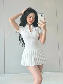 Sweetina Gaun Mini Lipit Kasual Sporty dengan Bagian Depan Terbuka dan Kerah Tegak Kecil - Putih - View 4