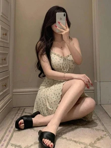 DAZY 度假風碎花細肩帶短款睡裙 夏季女款居家睡衣 - 杏色 - 查看 3