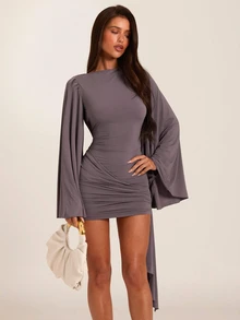 SHEIN BAE 秋冬灰色純色圓領喇叭袖露背修身性感迷你洋裝，基礎洋裝，音樂節洋裝，生日洋裝，早午餐洋裝，Y2K，夜店派對聚會，雞尾酒會洋裝，夜店派對性感裙，露背性感洋裝 - 灰色 - 查看 4