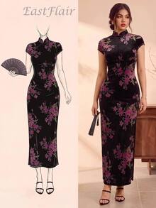 EastFlair Gaun Beludru Gaya Cheongsam Elegan untuk Wanita dengan Motif Bunga Merah Muda dan Belahan Samping, Gaun Panjang yang Sempurna untuk Acara-Acara Khusus - MultiWarna - View 2