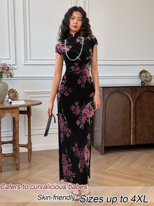 EastFlair Gaun Beludru Gaya Cheongsam Elegan untuk Wanita dengan Motif Bunga Merah Muda dan Belahan Samping, Gaun Panjang yang Sempurna untuk Acara-Acara Khusus - MultiWarna - View 5
