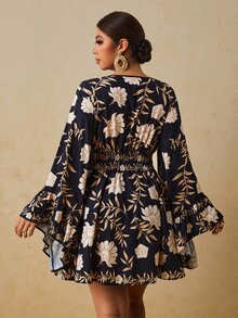 Travachic 大尺碼女款黑紅花卉印花長袖洋裝，V領收腰A字短洋裝 - 黑色 - 查看 2