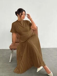 Firerie 極簡通勤杏色辦公穿搭女款中長洋裝，小立領、短袖、抽褶收腰、喇叭下擺 - 棕色 - 查看 8