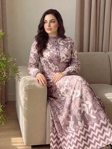 SHEIN Najma 大尺碼女款度假花卉印花長袖半開襟鈕扣連身裙 灰粉色 秋冬休閒優雅正式款 - 彩色 - 查看 3
