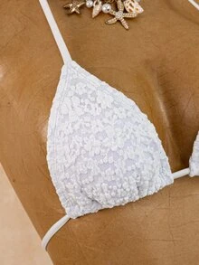 SHEIN Swim 復古波點度假風女款三件式比基尼套裝，黑色配白色波點印花，掛脖三角上衣附後綁帶，配套三角泳褲與透視網紗罩衫，復古香港風，適合夏季海灘度假島嶼派對，性感吸睛拍照穿搭 - 白色 - 查看 9