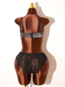 Bare Chapter 2 st Plus Size Spets Patchwork Lingerie Set - Svart - Visa 4