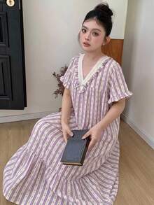 Dazy Plus 花卉圖案對比蕾絲荷葉邊飾休閒寬鬆短袖大尺碼女款睡裙，春夏秋季 - 紫色 - 查看 4