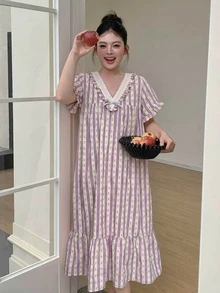 Dazy Plus 花卉圖案對比蕾絲荷葉邊飾休閒寬鬆短袖大尺碼女款睡裙，春夏秋季 - 紫色 - 查看 2