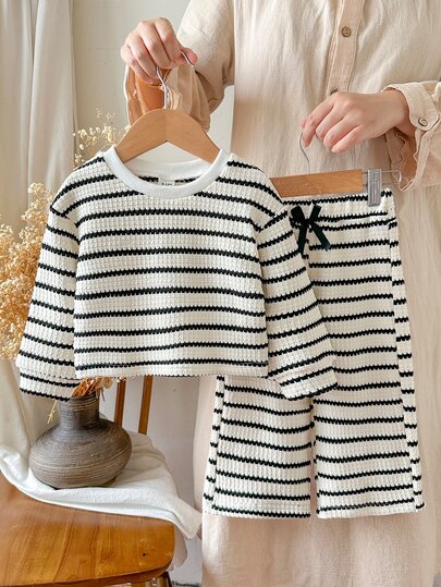 SHEIN Vintaside Kids طقم ملابس للبنات الرضع بأكمام طويلة من 0-3 سنوات للخريف/الشتاء بلون المشمش مزين بفيونكة حلوة بأسلوب أنيق وجميل، ملابس علوية بياقة دائرية مع بنطال طويل محبوك بلون المشمش، مناسب للبنات الرضع للارتداء اليومي المريح والخروجات والتسوق والملابس الكاجوال وحفلات أعياد الميلاد