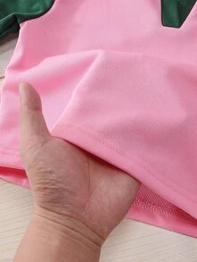 Genkimix Kids 女童休閒兩件套，深綠色領口上衣，設計簡約乾淨，粉色主體搭配深綠對比袖口與領口，清新視覺層次感，胸前飾有精緻可愛的深綠色蝴蝶結印花，深綠色長褲配粉色與白色條紋織帶，與上衣袖口相呼應，統一配色，套裝感強，適合春秋日常穿著與外出 - 彩色 - 查看 8