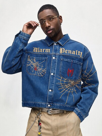 Street Life Veste en jean vintage lavée pour hommes, veste en jean bleu moyen décontractée avec broderie de toile d'araignée gothique, coupe ample, style streetwear hip-hop, convient pour un usage quotidien et streetwear