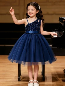 SHEIN Glamorique Kids 女孩公主洋裝，皇家藍亮片網紗洋裝，不對稱領口肩帶洋裝，生日派對、婚禮假期正式洋裝，緞帶蝴蝶結 - 藍色 - 查看 3