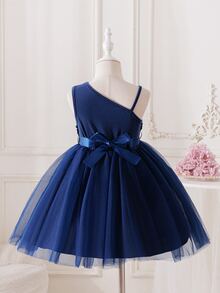 SHEIN Glamorique Kids 女孩公主洋裝，皇家藍亮片網紗洋裝，不對稱領口肩帶洋裝，生日派對、婚禮假期正式洋裝，緞帶蝴蝶結 - 藍色 - 查看 2