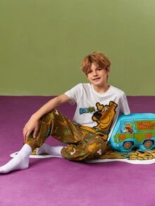 SCOOBY-DOO X SHEIN 大童男孩聯名卡通狗白色圓領T恤，狗狗、汽車、骨頭與英文字母滿版印花，長褲2件式居家休閒套裝 - 棕色 - 查看 6