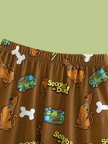 SCOOBY-DOO X SHEIN 大童男孩聯名卡通狗白色圓領T恤，狗狗、汽車、骨頭與英文字母滿版印花，長褲2件式居家休閒套裝 - 棕色 - 查看 8