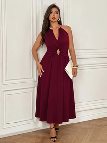 Femmeverse Gaun Halter Neck Tanpa Punggung Elegan Seksi Ukuran Plus - Burgundy - View 7