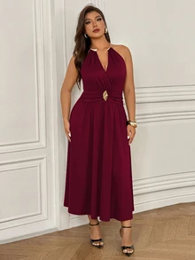 Femmeverse Gaun Halter Neck Tanpa Punggung Elegan Seksi Ukuran Plus - Burgundy - View 4