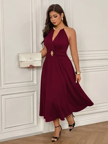 Femmeverse Gaun Halter Neck Tanpa Punggung Elegan Seksi Ukuran Plus - Burgundy - View 8