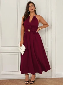 Femmeverse Gaun Halter Neck Tanpa Punggung Elegan Seksi Ukuran Plus - Burgundy - View 5