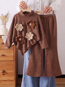SHEIN Playful Pals 女童春秋冬季休閒 T-shirt 套裝，不對稱設計套頭高領針織羅紋刷毛布料純色棕色長袖上衣，搭配棕色休閒喇叭褲，2 件套，適合春秋冬季返校季，優雅淑女高端風格，適用日常上學、外出、旅行、聚會 - 卡其色 - 查看 3