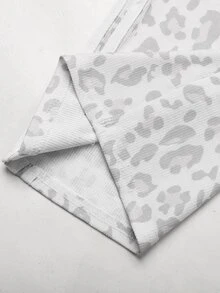 SHEIN 兒童青少年女孩時尚淺灰色豹紋對比白色膠帶裝飾休閒連帽外套直筒長褲2件套灰色套裝秋冬款 - 淺灰色 - 查看 11