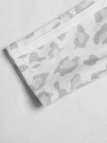 SHEIN 兒童青少年女孩時尚淺灰色豹紋對比白色膠帶裝飾休閒連帽外套直筒長褲2件套灰色套裝秋冬款 - 淺灰色 - 查看 6