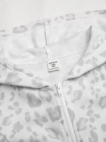 SHEIN 兒童青少年女孩時尚淺灰色豹紋對比白色膠帶裝飾休閒連帽外套直筒長褲2件套灰色套裝秋冬款 - 淺灰色 - 查看 5