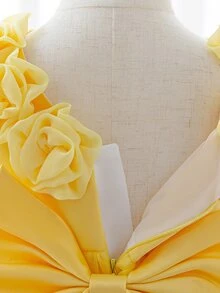 SHEIN Glamorique Kids 奶油黃緞面 3D 花朵高低裙擺可拆式蝴蝶結大蓬裙 女嬰 1 歲生日派對伴娘婚禮花童秋季款 - 黃色 - 查看 9