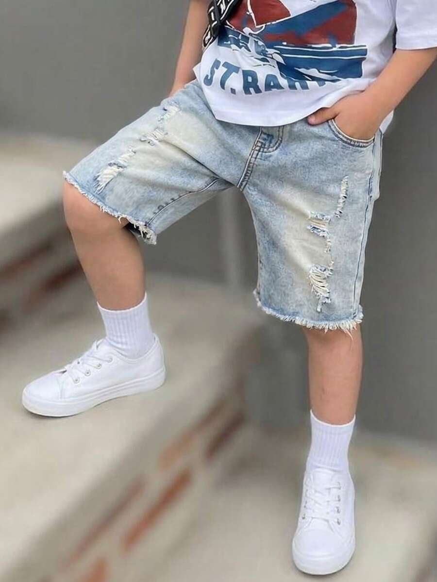 青少年男孩時尚休閒 Y2K 復古酷感街頭學院風淺藍色打孔修身牛仔短褲，適合日常穿著、春夏季 Rave 音樂節與街頭穿搭