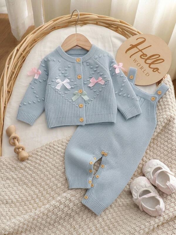 SHEIN Baby Girl Knit Sweater Set, Light Blue 3D Bubble Bow Knit 2-Piece Set, Round Neck Single-Breasted Wooden Button Cardigan Sweater + Suspenders Open-Crotch Knit Long Pants, Versatile Knit 2-Piece Outfit For Daily Wear, Outings, Family Gatherings, Travel, Vacation, Birthday Parties