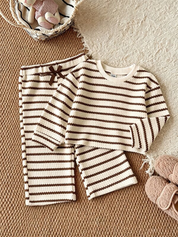 SHEIN Vintaside Kids طقم بناتي صغير كم طويل 0-3 سنوات خريف/شتاء لون مشمشي مزين بفيونكة حلوة، ستايل أنيق وجميل، ملابس علوية بياقة دائرية وكم طويل مع بنطلون طويل محبوك بلون مشمشي، مناسب للخروجات اليومية المريحة والتسوق والكاجوال وحفلات أعياد الميلاد