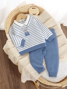 SHEIN 男嬰藍色藍白條紋 Polo 領針織毛衣套裝，嬰兒幼兒 3D 小熊長袖上衣搭配收口長褲，秋季可愛親子穿搭 - 藍色 - 查看 9