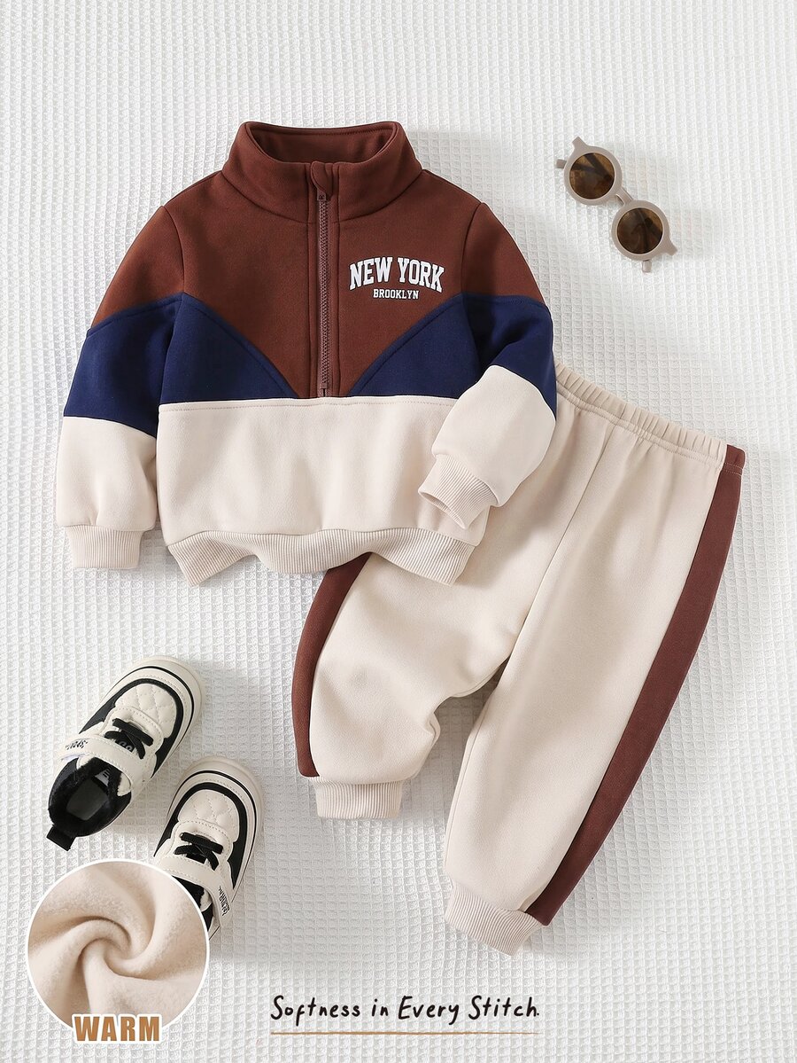 Cozy Pixies Bộ 2 món cho bé trai: áo nỉ chui đầu cổ tròn tay dài nửa khóa kéo phối màu patchwork in chữ và quần cạp chun gấu bo mùa thu đông - Nhiều màu - Xem 1