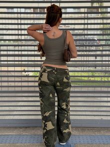 Vivi Wanderley Women's Plain Round Neck Tank Top - Army Green - View 2