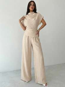 Firerie Conjunto elegante de dos piezas para mujer en color beige, blusa de cuello plisado con manga asimétrica de estilo lino & pantalones de pierna ancha con cintura elástica, atuendo para vacaciones de verano - Albaricoque - Ver 8
