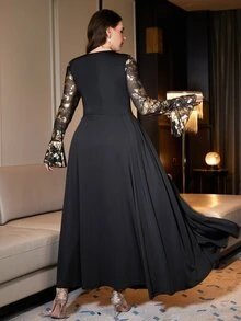 SHEIN Clasi 大尺碼女款優雅洋裝，金色箔圖案、垂領與喇叭袖 - 黑色 - 查看 2